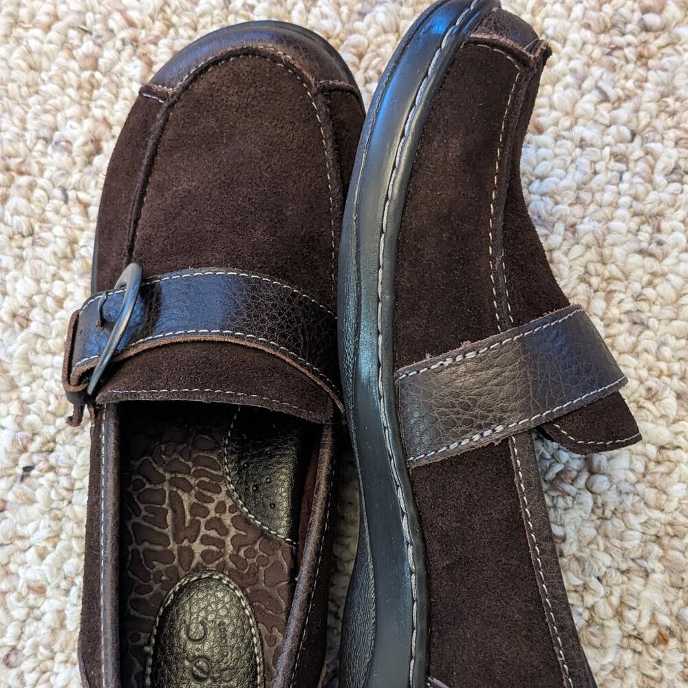New in box Born BOC Huffman Brown Leather Loafer Shoes Women Size 6